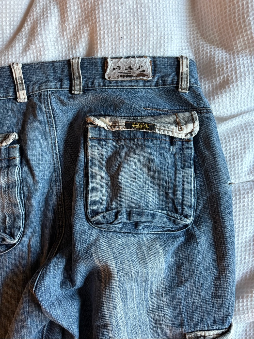 Von Dutch Relaxed Fit Faded Blue Back-Pocket Jeans